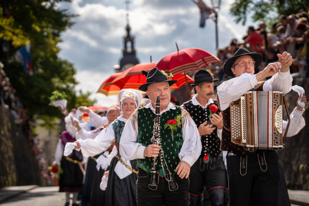 52. Dnevi narodnih noš_povorka (44)